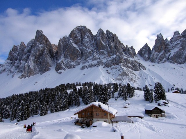 Prove tecniche delle slitte prima della discesa. Alla prossima splendida val di Funes